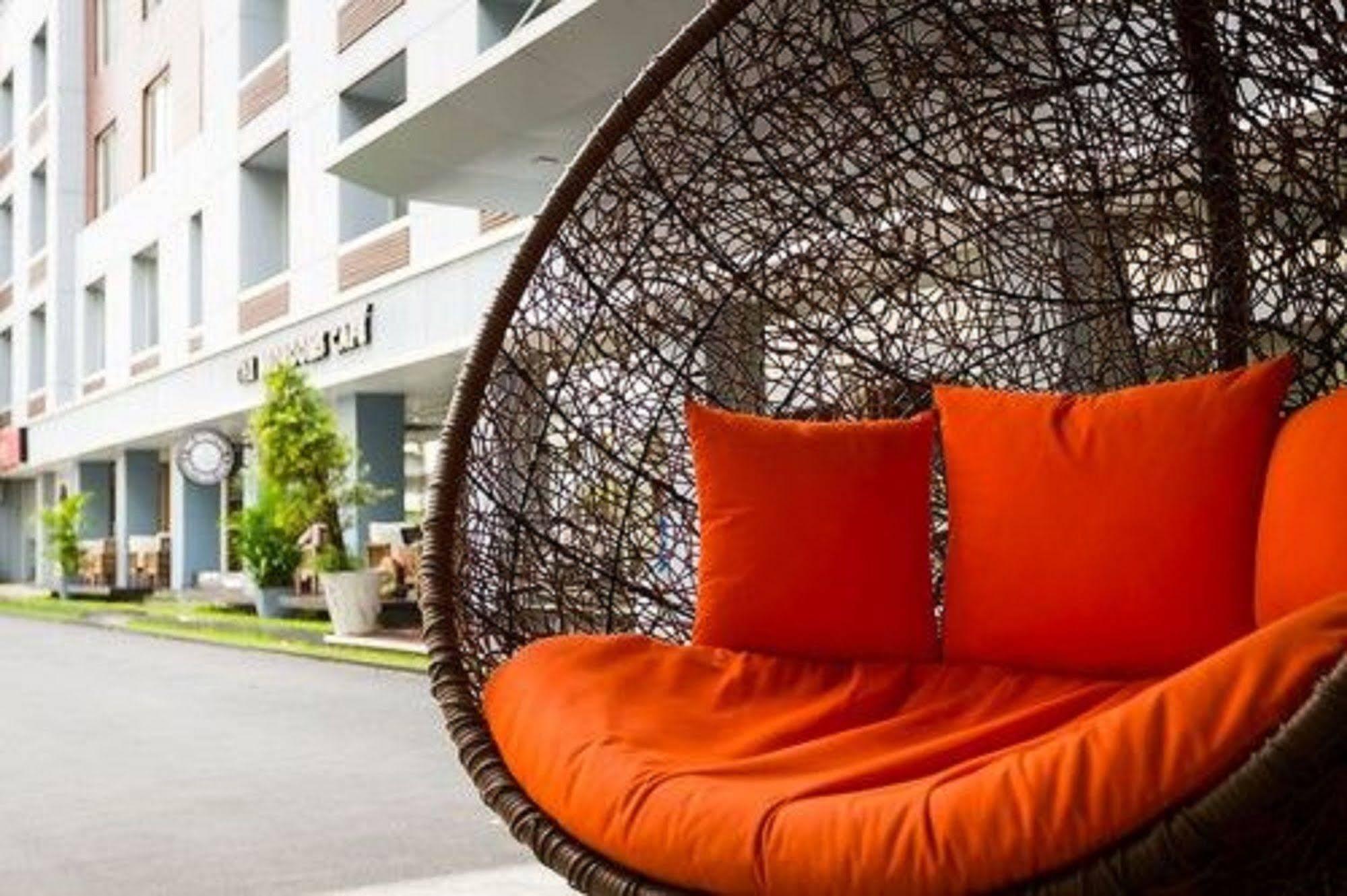 The Bedrooms Boutique Hotel Бангкок Экстерьер фото